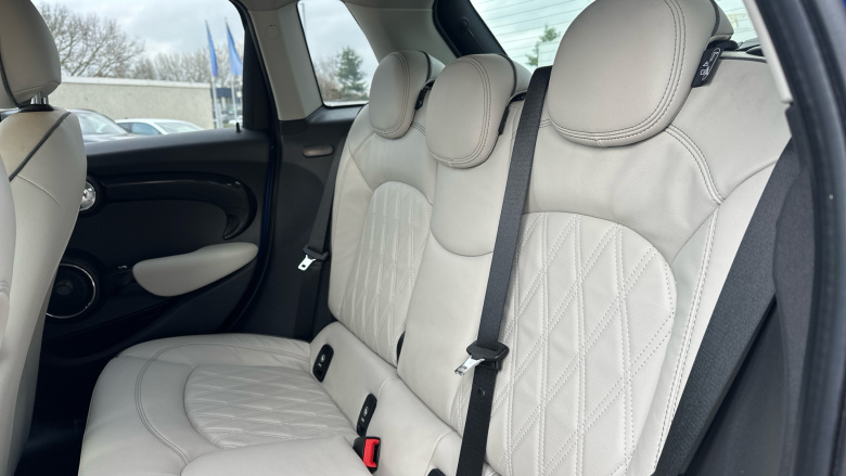 MINI Hatchback 2.0 Cooper S Exclusive 5dr [Comfort/Nav Pack] Petrol Hatchback